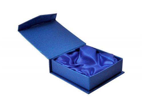 ÉREMDOBOZ D026 kék papír, selyem béléssel, max. 7cm-es éremhez