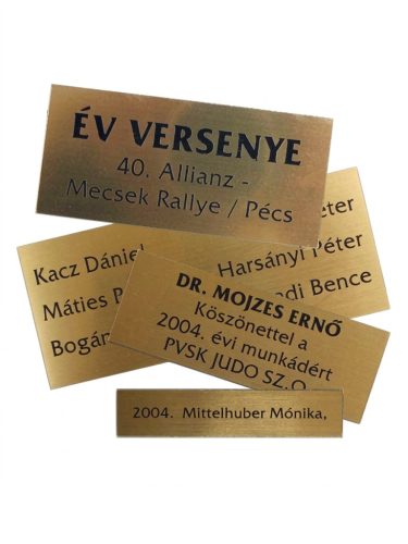 Lézer gravírozott, fém hatású műanyag tábla, arany-fekete  10,5x5-12x6cm